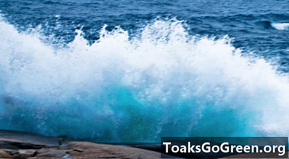 Wysokie „supermoon tides” uderzają wybrzeża