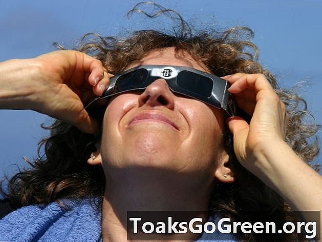 Cómo saber que sus anteojos eclipse son seguros