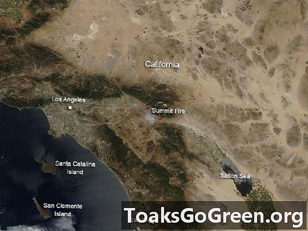 נוף מהחלל: שריפת פסגת דרום קליפורניה