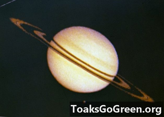 40 년 전 오늘 : 파이오니어 11이 토성을 지나쳤습니다.