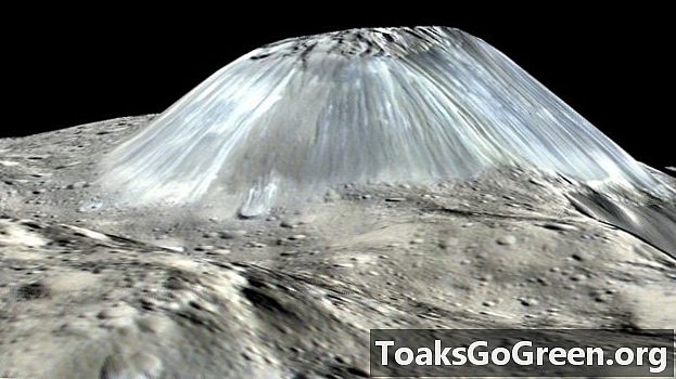 Sebuah gunung di planet kerdil Ceres