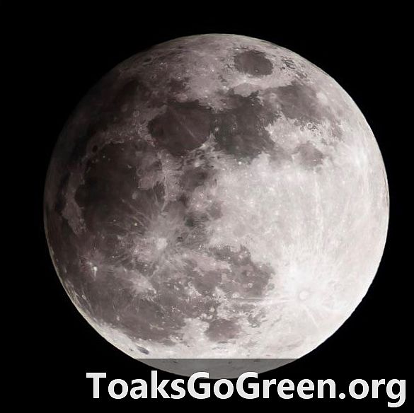 Isang banayad na eklipse ng lunar noong Marso 23