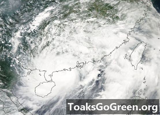 Upea video Typhoon Utorilta Kiinasta