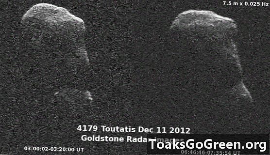 L’asteroide Toutatis va passar a les 18 distàncies lunars l’11 i el 12 de desembre