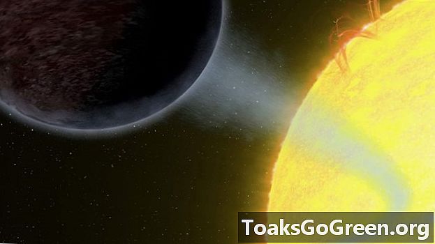 Astronomai randa juodos spalvos planetą