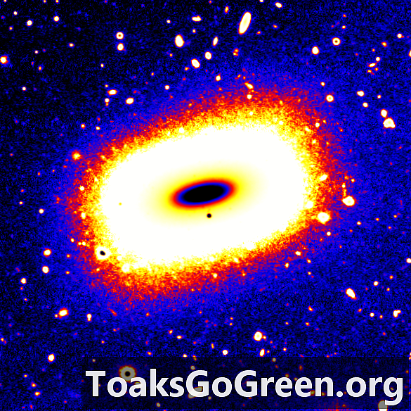 Astronomi najdejo redko smaragdno rezano galaksijo