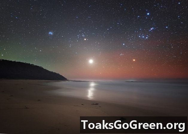 6 dan 7 Agustus sebelum matahari terbit: Bulan di Taurus