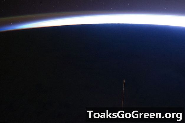 Foto bonita da reentrada da espaçonave Russian Progress