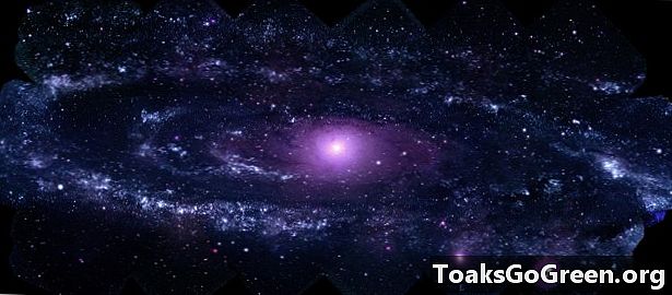紫外线中仙女座星系的最佳肖像