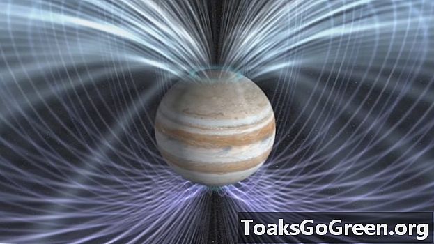 ブーム！木星の磁気圏内のジュノ