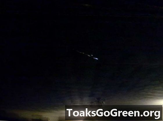 Ryški meteorų ar kosminės šiukšlės virš JK susprogo rugsėjo 21 d
