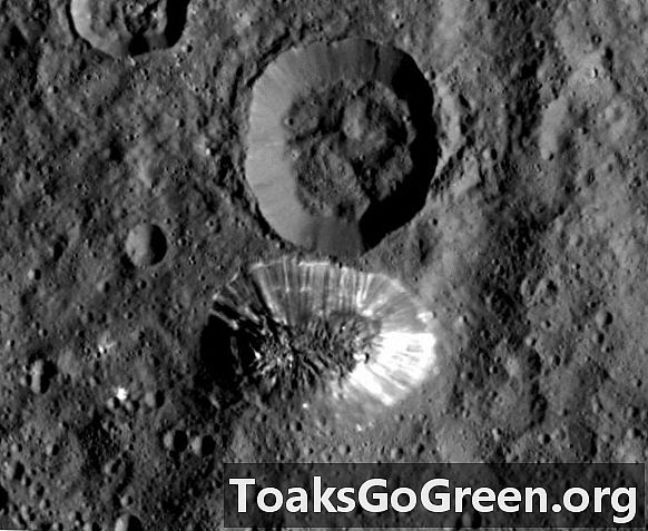 Dawn misyonundan Ceres'e yeni görüntüler