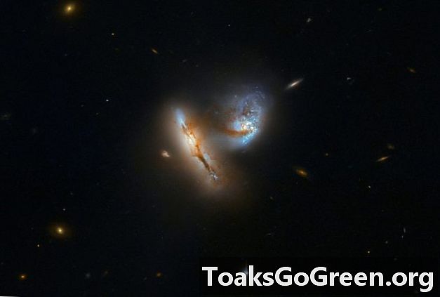 Echa un vistazo a estas galaxias interactuando
