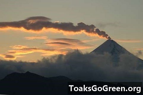 Az emberi tevékenységből származó CO2 messze meghaladja a vulkánok CO2-ját