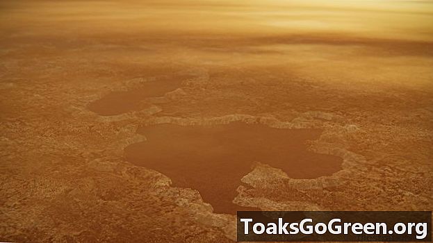 Подземные взрывы создали озера Титана?