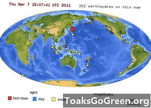 Jordbävning efterskockan med 7,4-magnitud slår Japan, en tsunamivarning utfärdades