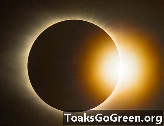 Eclipse-fotos fra EarthSky-venner