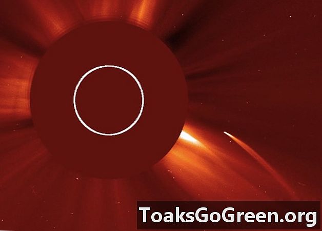 Video pertama komet yang menyeramkan matahari