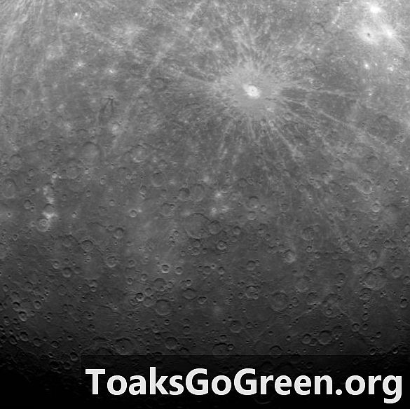 Gambar pertama Merkurius dari orbit pada akhir Maret 2011