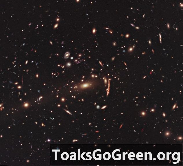 Hubbleův kosmický dalekohled bere sčítání temné hmoty