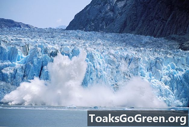 Is bryder af gletscher og forårsager Andes tsunami