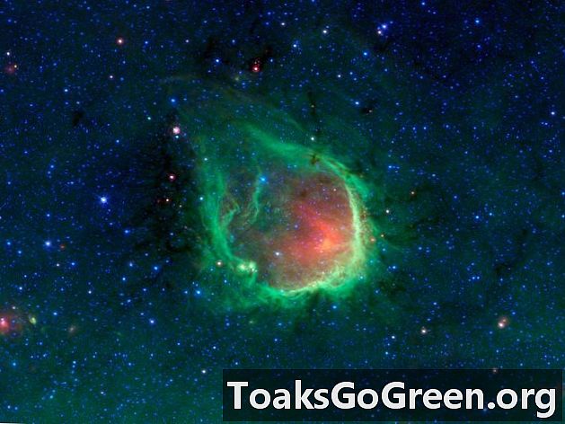 Imagem de uma nebulosa esmeralda brilhante na Via Láctea