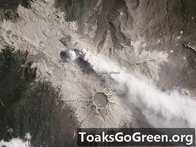 Slike tekočega izbruha v Puyehue-Cordón Caulle
