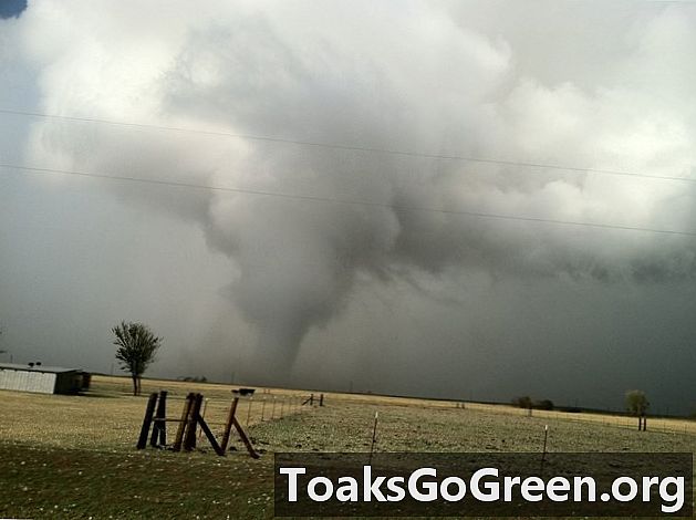 Incredibile tornado in Oklahoma e più in via di sviluppo