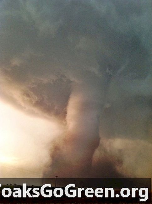 Otroliga videor och foton av tornadon i centrala USA 18-19 maj