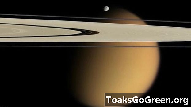 Adonan badai intens Saturnus bulan Titan