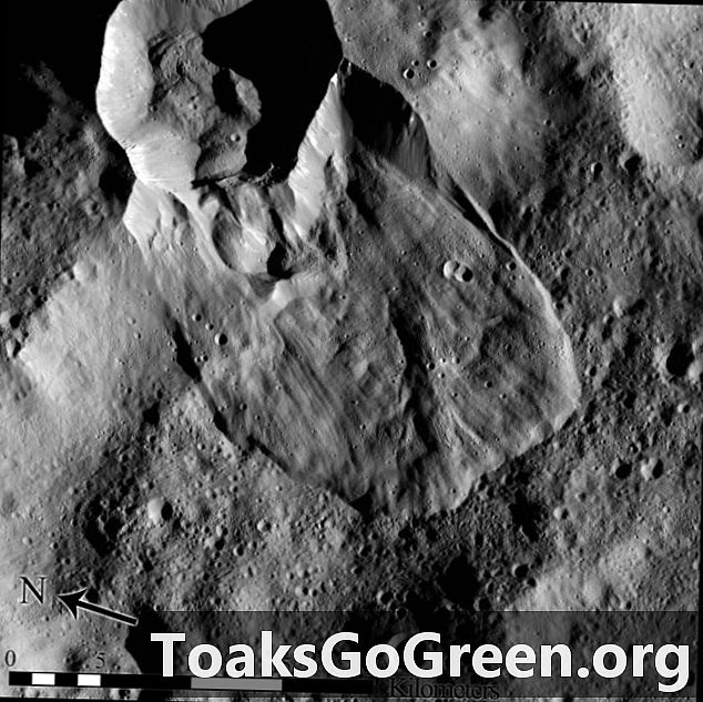 Lở đất trên hành tinh lùn Ceres