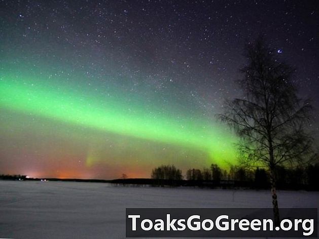 Il nord magnetico si sta spostando rapidamente. Cosa succederà all'aurora boreale?