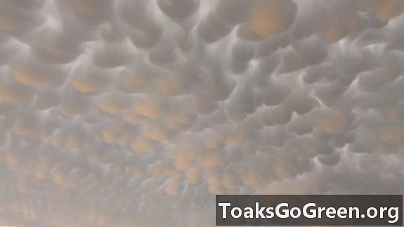 Mammatus awan di tengah Texas