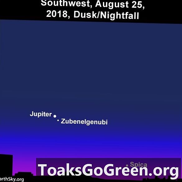 8月25日，月亮，木星和斯皮卡再次出现