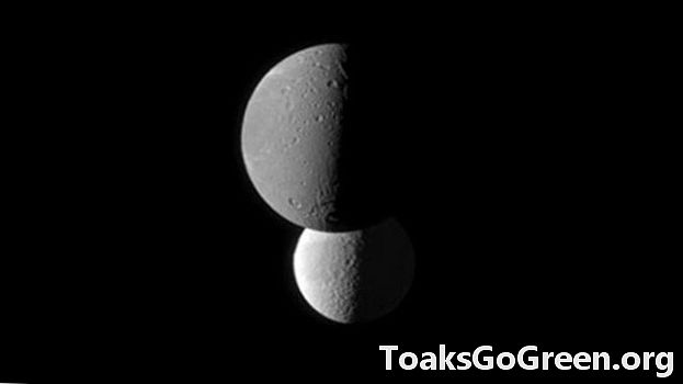 Още доказателства за младите луни на Сатурн