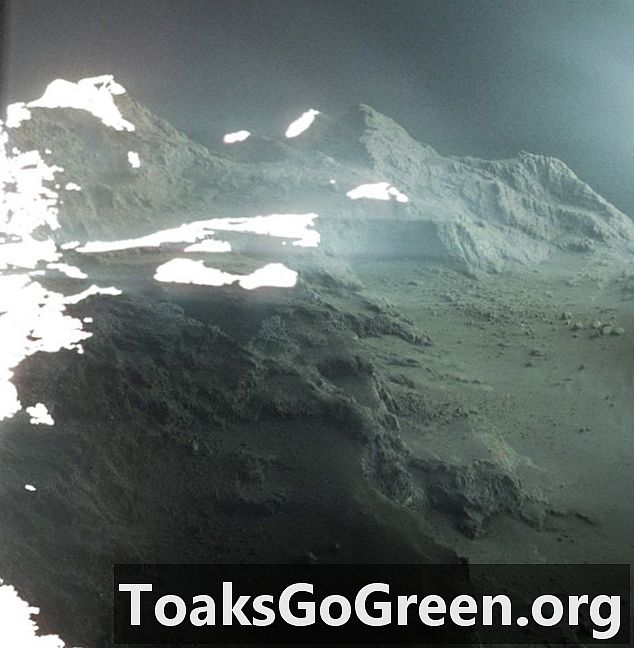 Ново изображение показва призрачен пейзаж на кометата