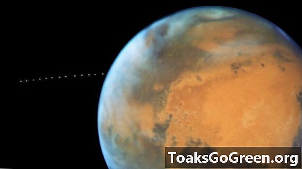 Nakikita ni Hubble ang Phobos na naglalakad sa Mars