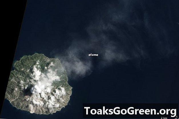 Извержение вулкана Палуве из космоса