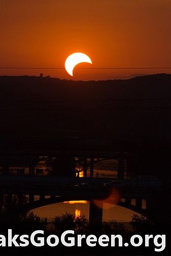 Eclissi solare parziale il 15 febbraio