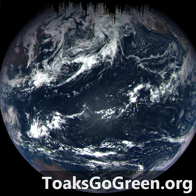 Pasar nave espacial toma fotos de la Tierra