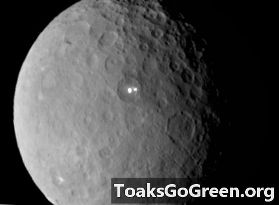 Dawn bryder over Ceres… og afslører måske tegn på beboelighed