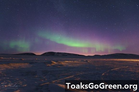 Aurora rara prop del pol nord de la Terra