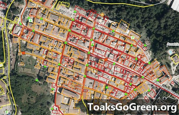 Imej satelit: Selepas gempa bumi di Itali