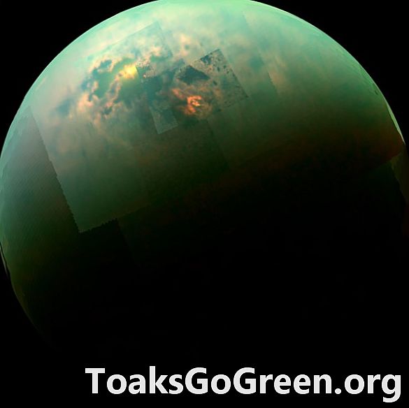 Cassini capture les rayons du soleil des mers de Titan