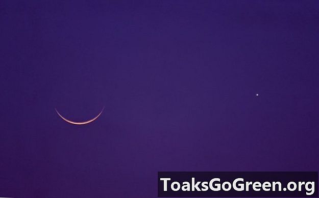Mireu-ho! Lluna passa Venus i Mart