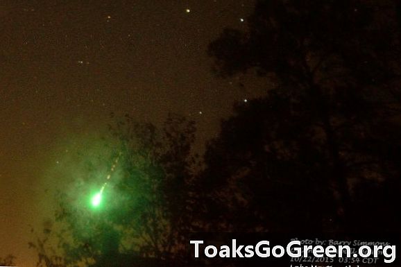 Vezi! Fotografii cu dușuri de meteori Orionid 2015