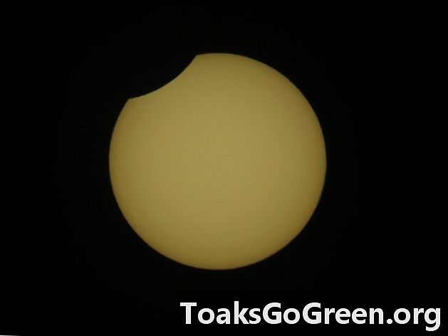 Veja! Eclipse solar parcial