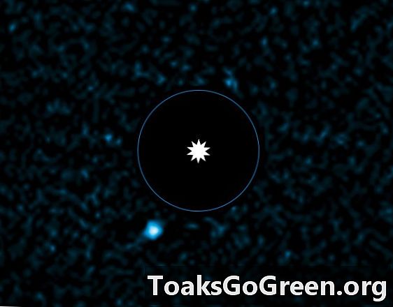 ¿Ves este punto azul borroso? Es el exoplaneta más ligero fotografiado hasta ahora.
