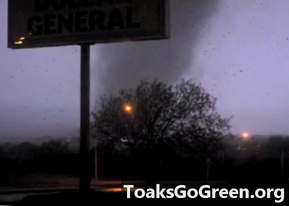 Seis muertos en Oklahoma después de al menos 121 tornados durante la noche del 14 de abril de 2012