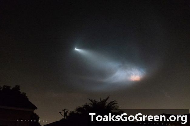 Peluncuran dan pendaratan malam SpaceX yang keren pada 7 Oktober